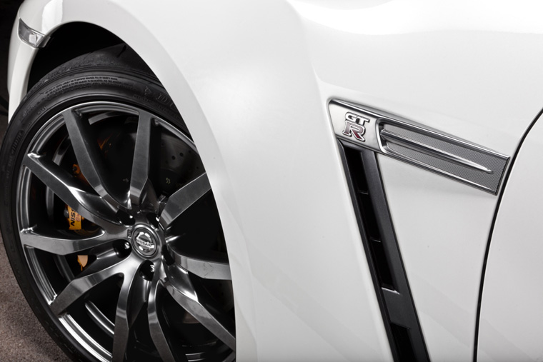 2011 Nissan GT-R Side Vent Picture